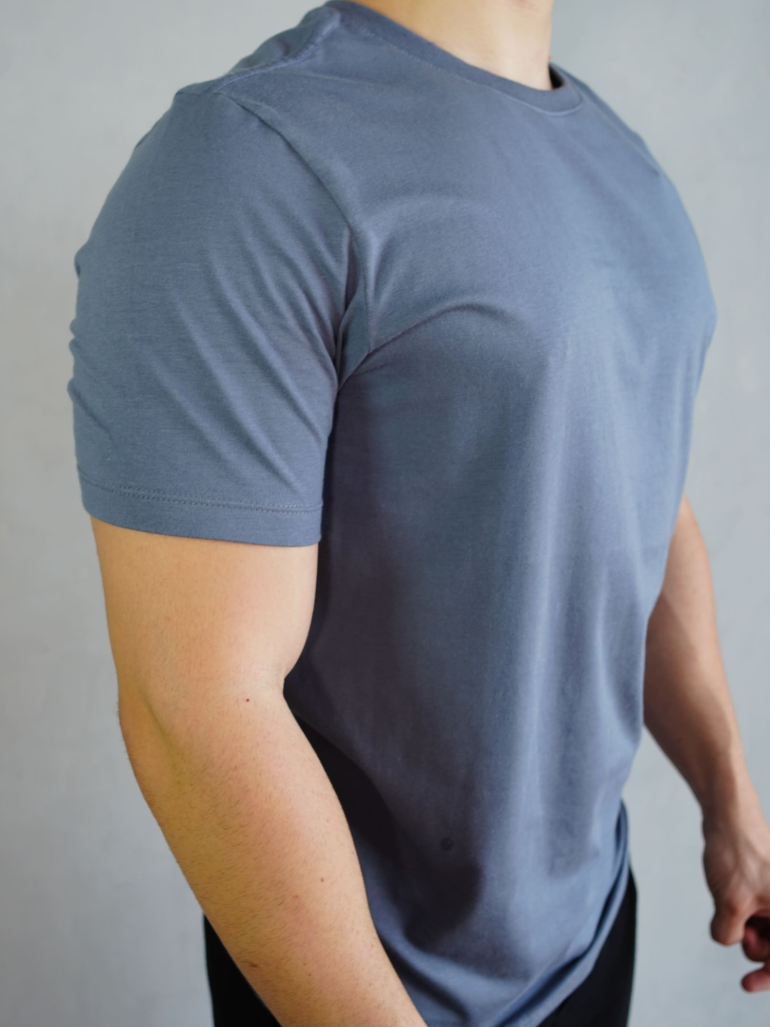 CAMISETA BÁSICA ALGODÃO EGÍPICIO CHUMBO